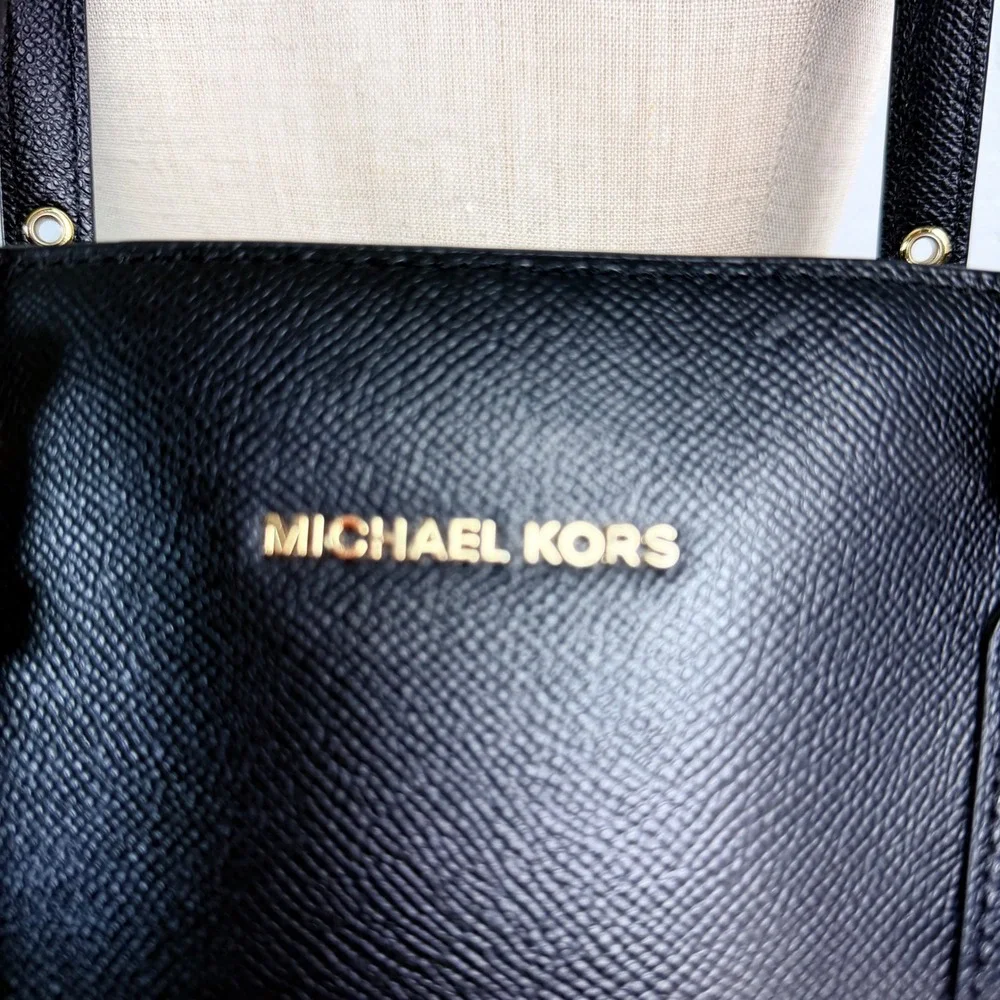 Michael Kors Voyager‎ Tote Black Saffiano Leather Gold Hardware Double Strap